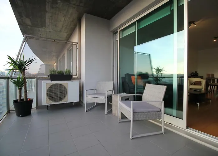 Lisbon Malhoa - Terrace & Garage Apartman